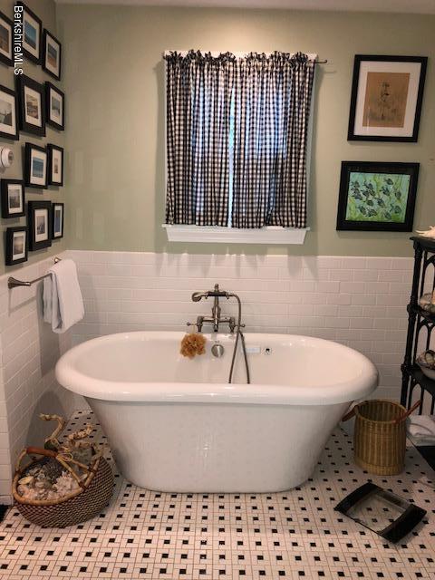 54 New Lenox Road Lenox, MA 01240 - Photo 24 of 36 54 new lenox master bath