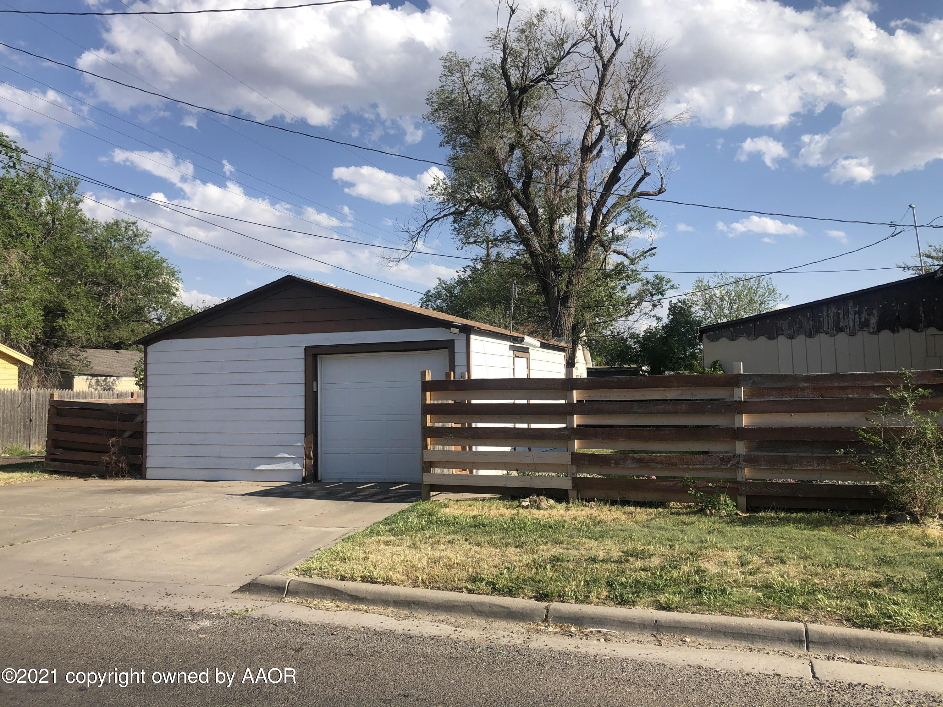 4201 South Washington Street Amarillo, TX 79110 - Photo 13 of 15 4201 garage