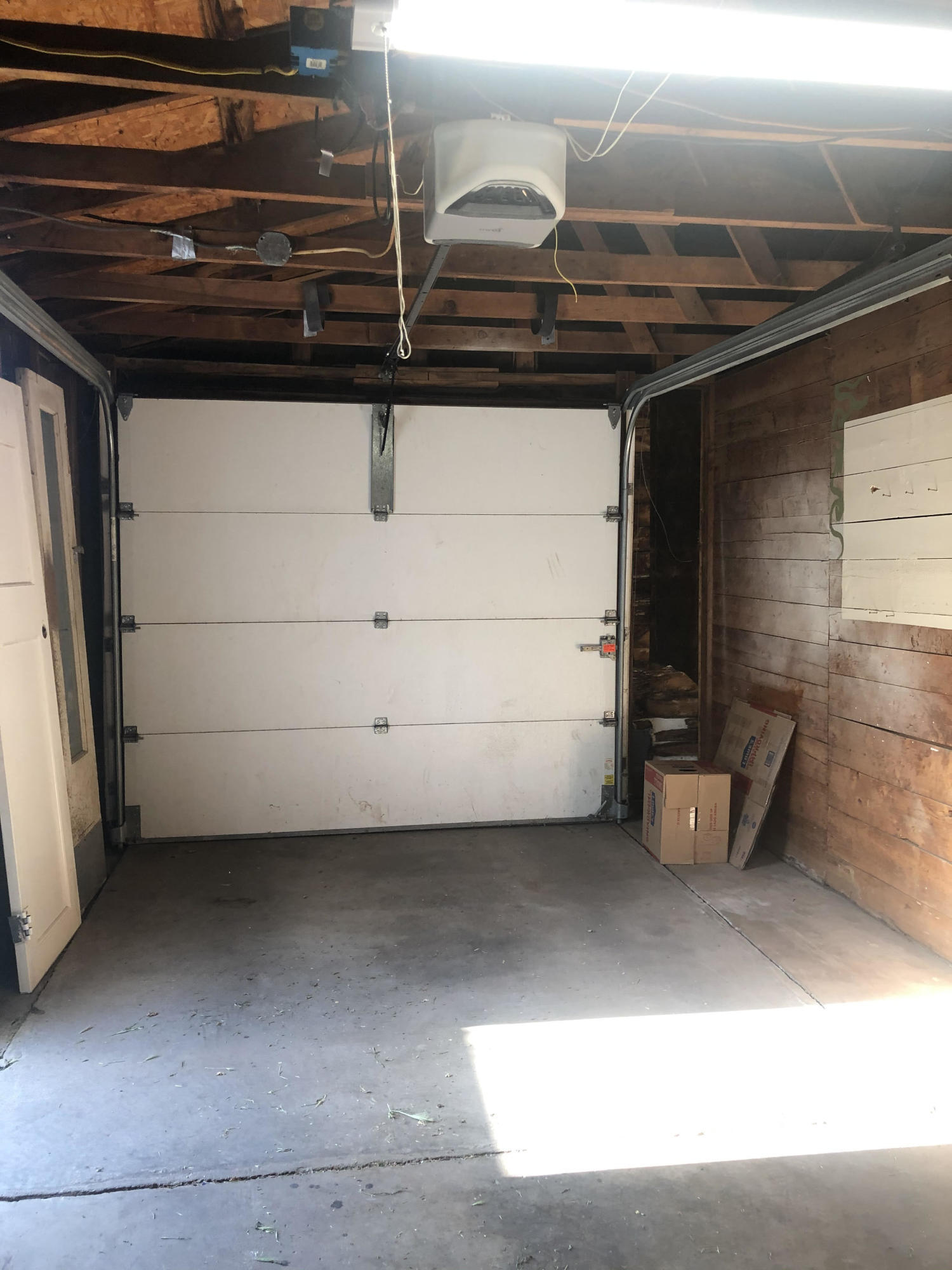 4201 South Washington Street Amarillo, TX 79110 - Photo 14 of 15 4201 garage door