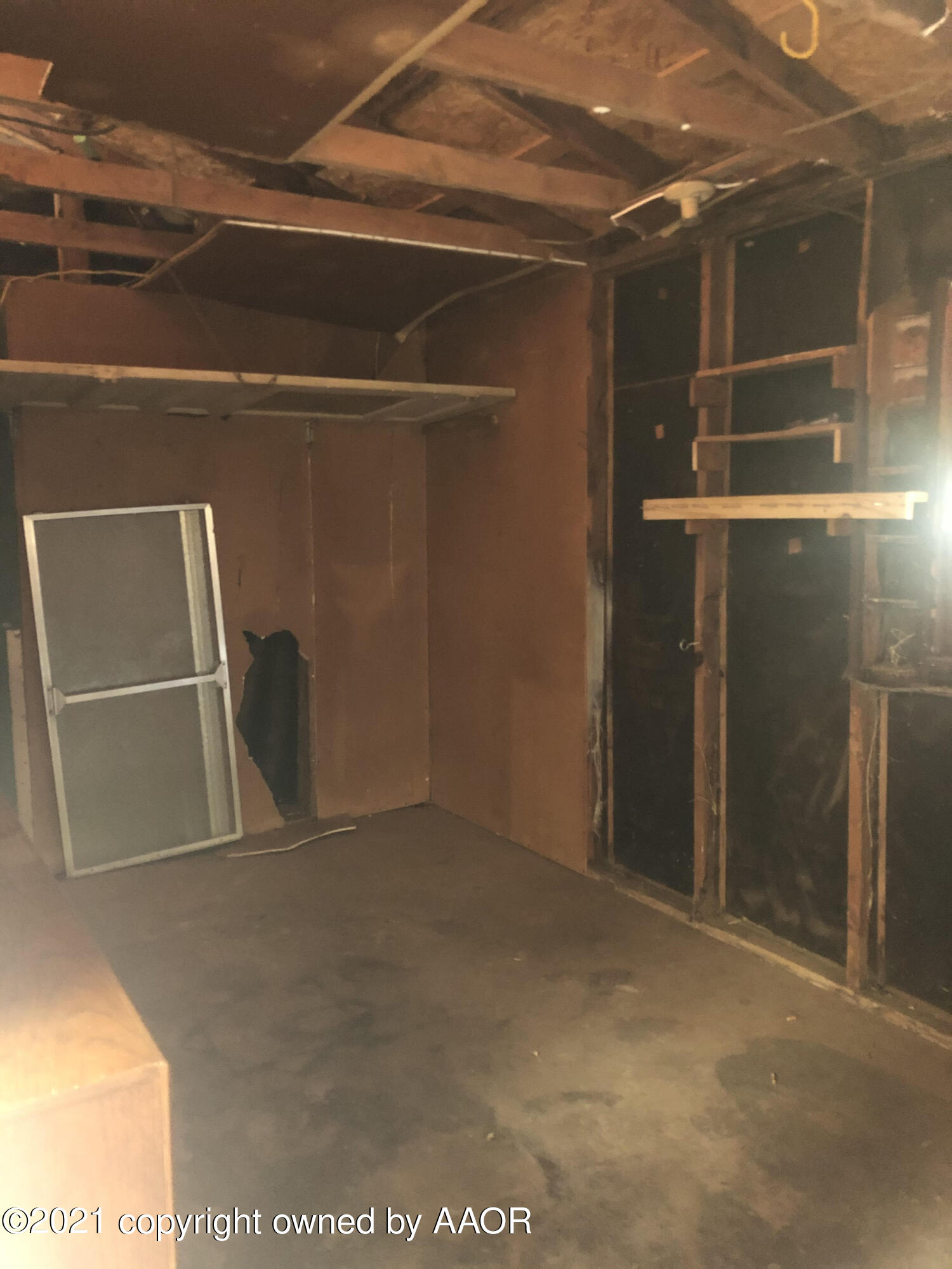 4201 South Washington Street Amarillo, TX 79110 - Photo 15 of 15 4201 garage inside