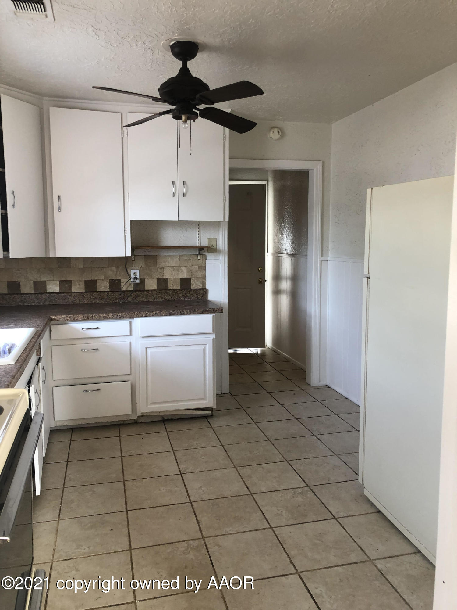 4201 South Washington Street Amarillo, TX 79110 - Photo 2 of 15 4201 kitchen