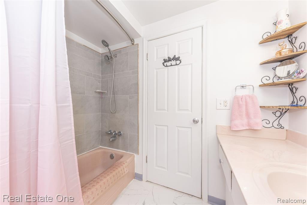27395 Martindale Road New Hudson, MI 48165 - Photo 33 of 88 Gallery Image 33