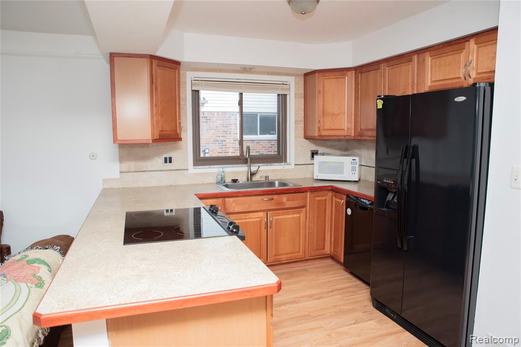 21664 Hall Road Woodhaven, MI 48183 - Photo 7 of 45