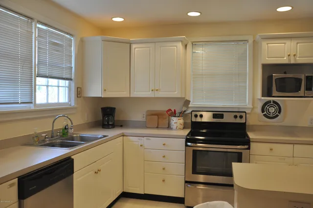 $8,000 | 99 Beach Avenue, Atlantic Beach, FL 32233