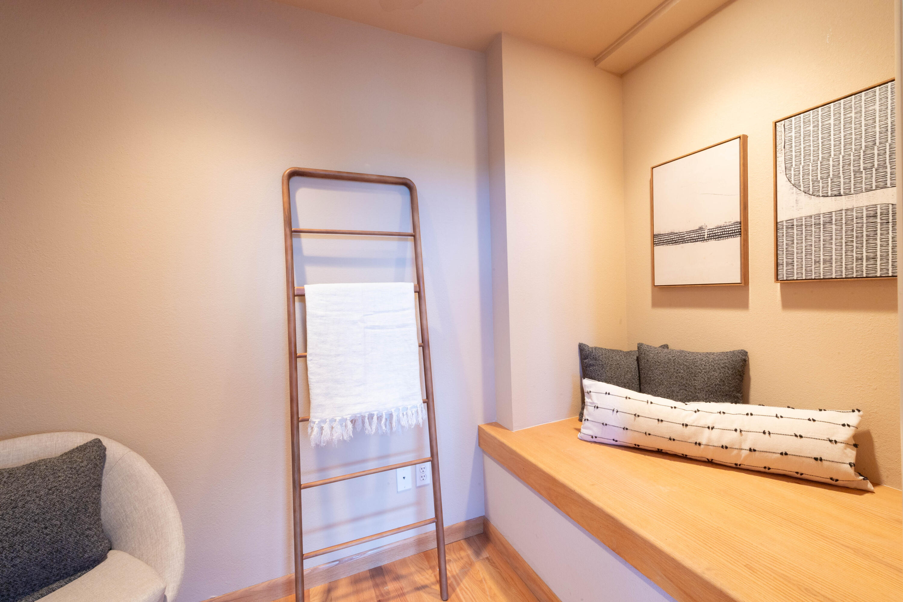235 Spur Lane, Unit 606 Ketchum, ID 83340 - Photo 9 of 21 Reading Nook :Office