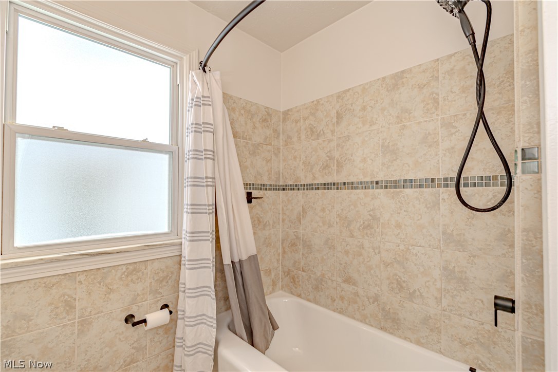 4157 Verona Road Cleveland, OH 44121 - Photo 16 of 26 Bathroom featuring shower / tub combo