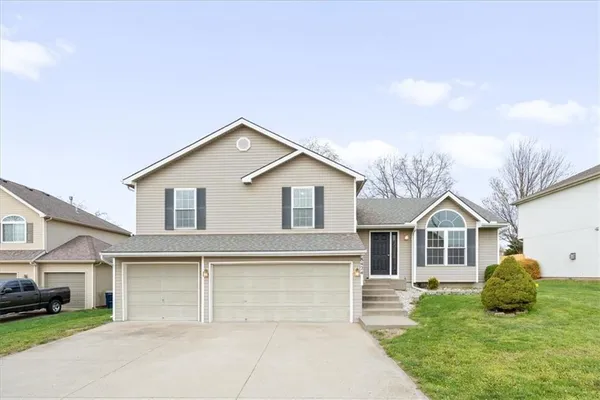 $365,000 | 8424 North Winfield Avenue, Kansas City, MO 64153