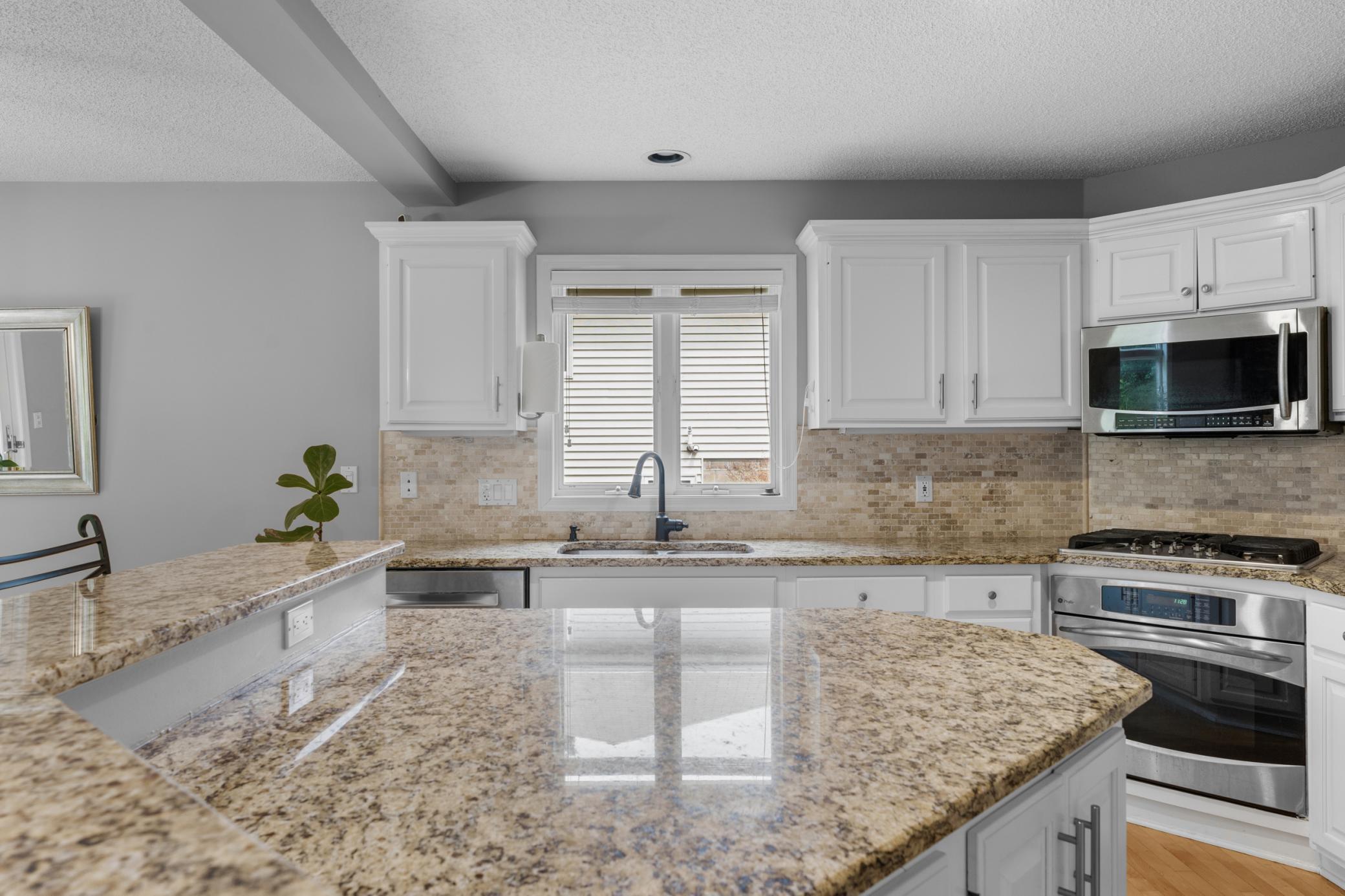 2014 Fox Valley Drive Southwest Rochester, MN 55902 - Photo 12 of 46