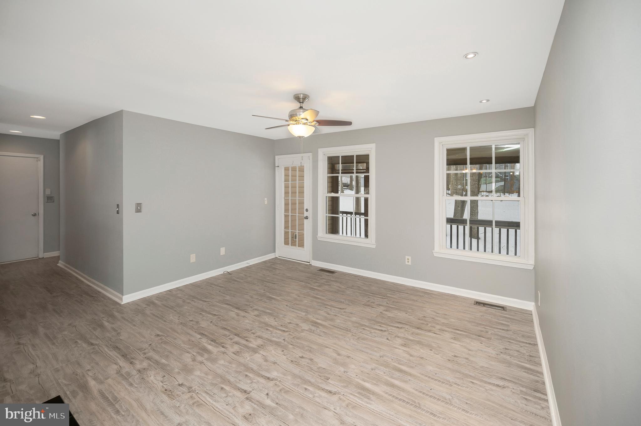 217 Washington Street Locust Grove, VA 22508 - Photo 12 of 47 Living Room
