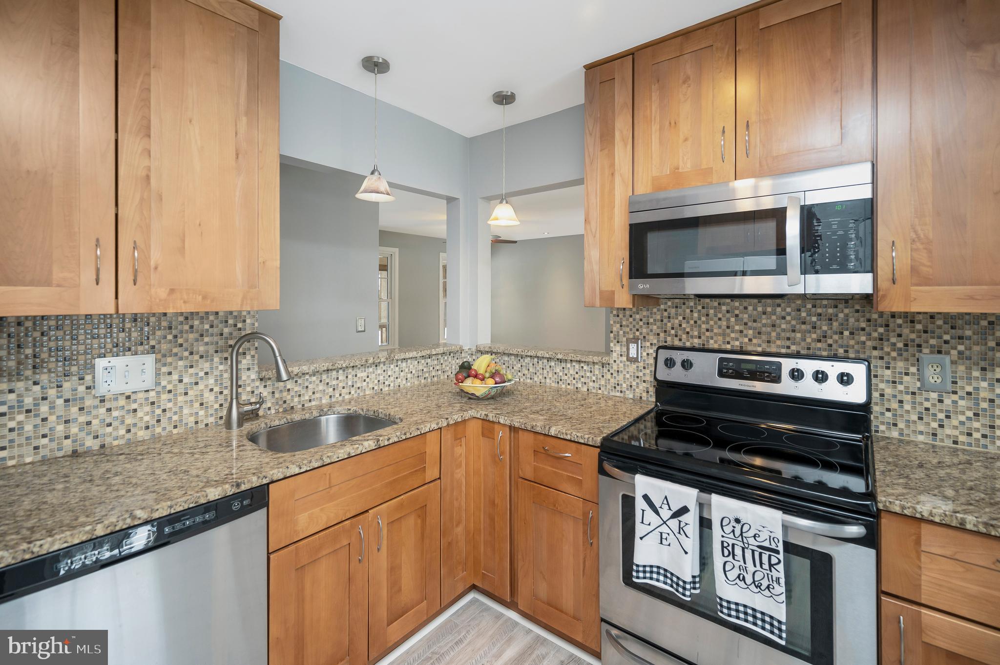 217 Washington Street Locust Grove, VA 22508 - Photo 22 of 47 Maple cabinets