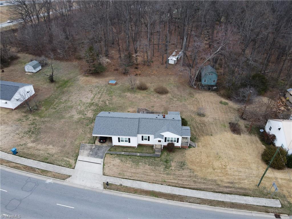 4319 Hicone Road Greensboro, NC 27405 - Photo 4 of 24