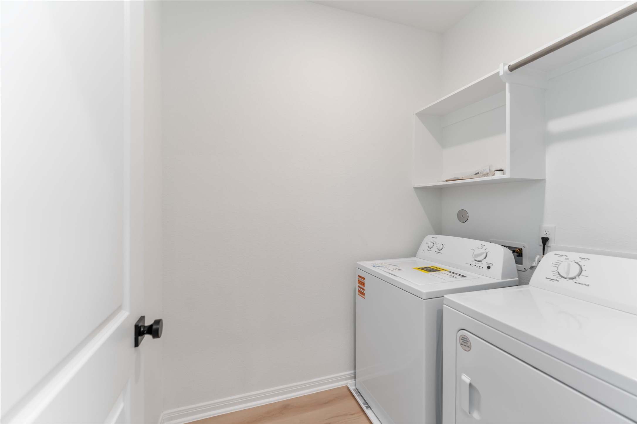 3508 Delhi Street Houston, TX 77022 - Photo 16 of 38 a utility room with dryer and washer