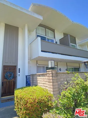 $6,300 | 4760 La Villa Marina, Unit C, Venice, CA 90292
