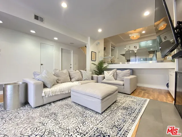 $6,300 | 4760 La Villa Marina, Unit C, Venice, CA 90292