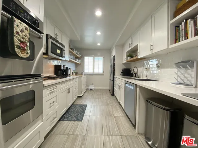 $6,300 | 4760 La Villa Marina, Unit C, Venice, CA 90292