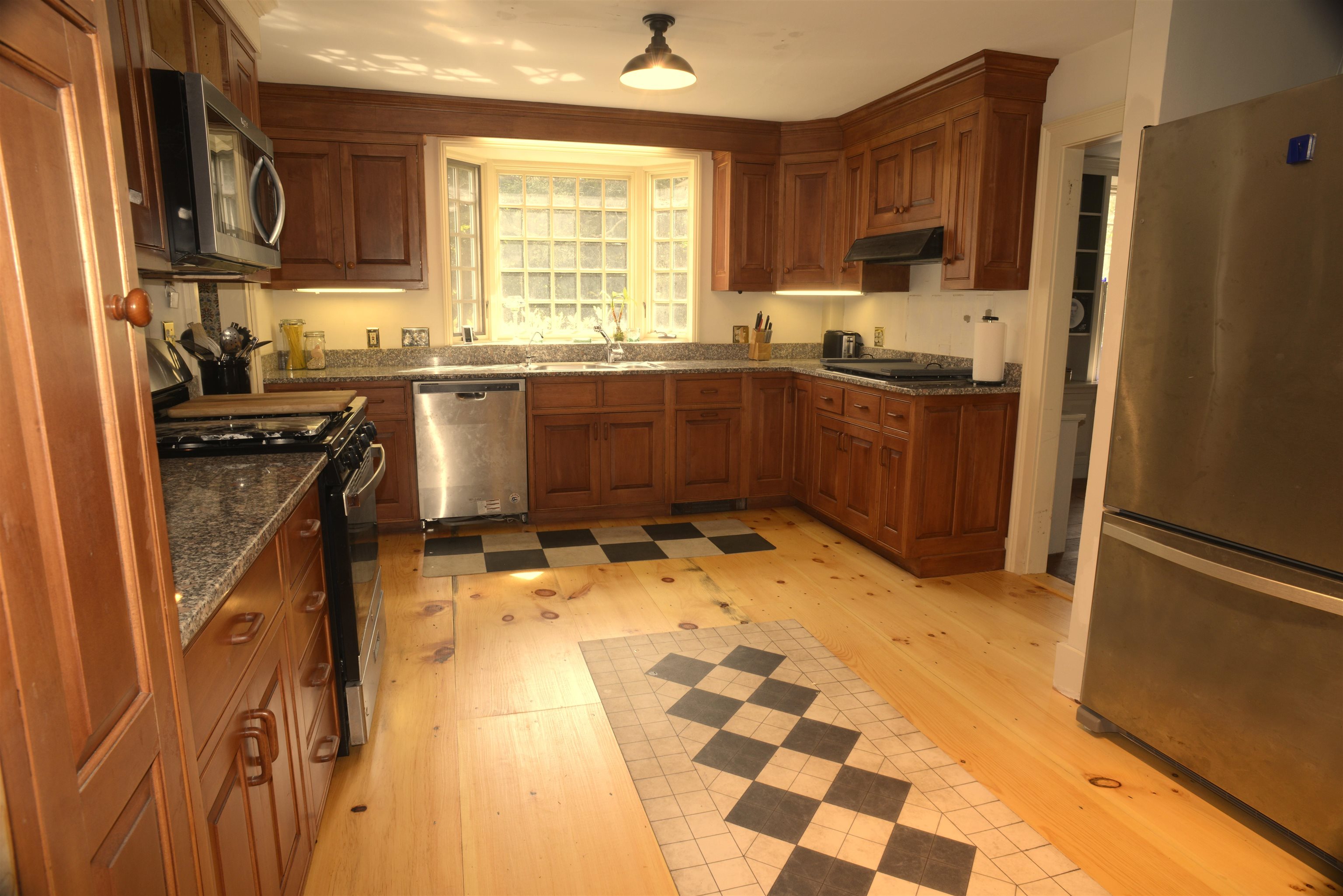 32 Hampton Road Exeter, NH 03833 - Photo 11 of 40