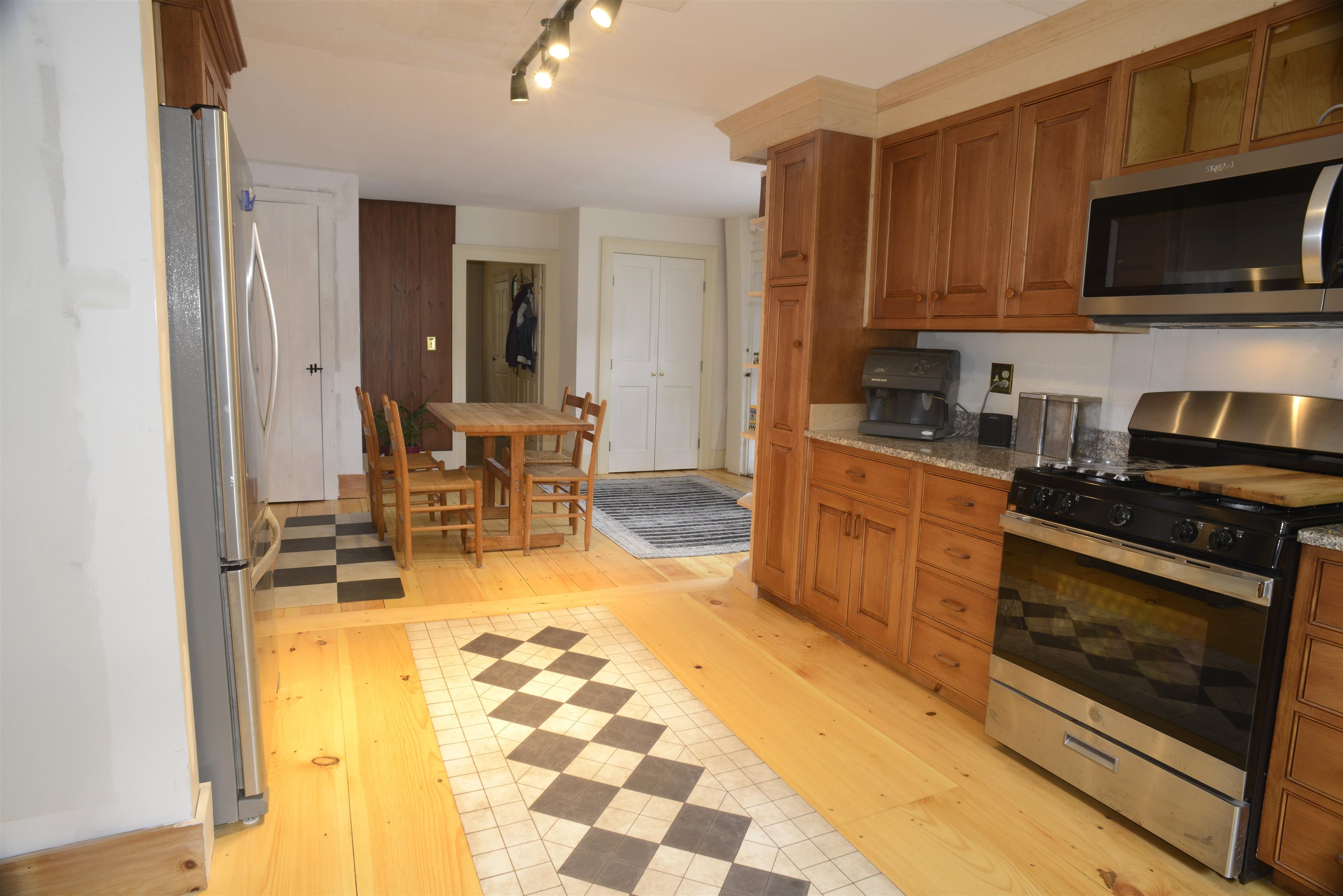 32 Hampton Road Exeter, NH 03833 - Photo 12 of 40