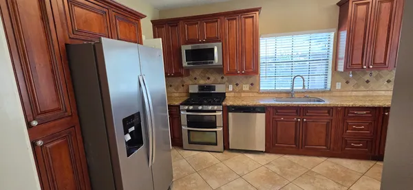 $2,750 | 1323 Falling Leaf Lane, Seabrook, TX 77586