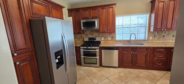 $2,750 | 1323 Falling Leaf Lane, Seabrook, TX 77586