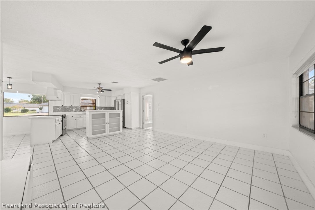 3407 Divot Road Sebring, FL 33872 - Photo 9 of 39 Gallery Image 9