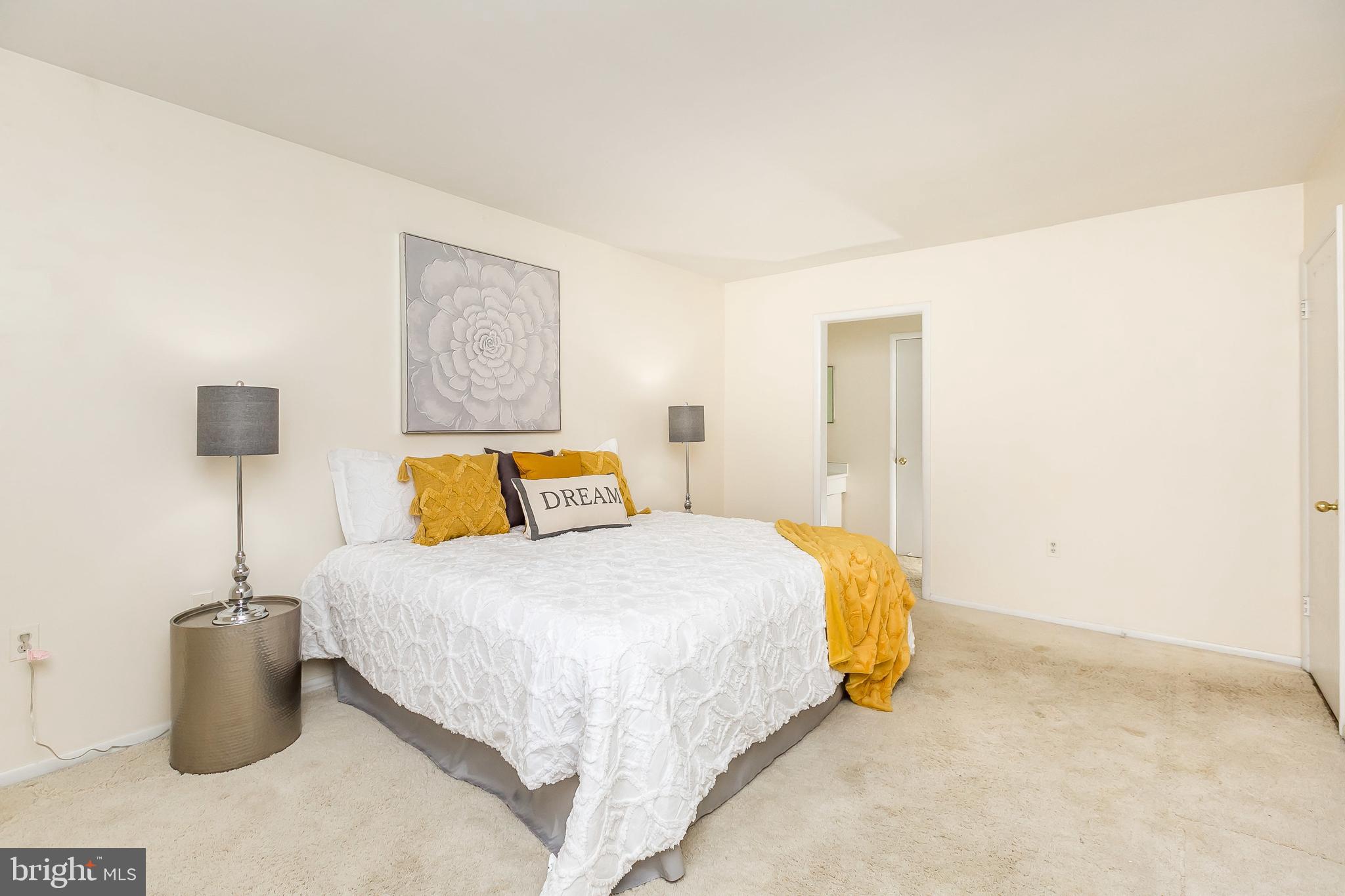 114 Cross Keys Road, Unit R114E Baltimore, MD 21210 - Photo 24 of 33 a bedroom with a bed and a night lamp