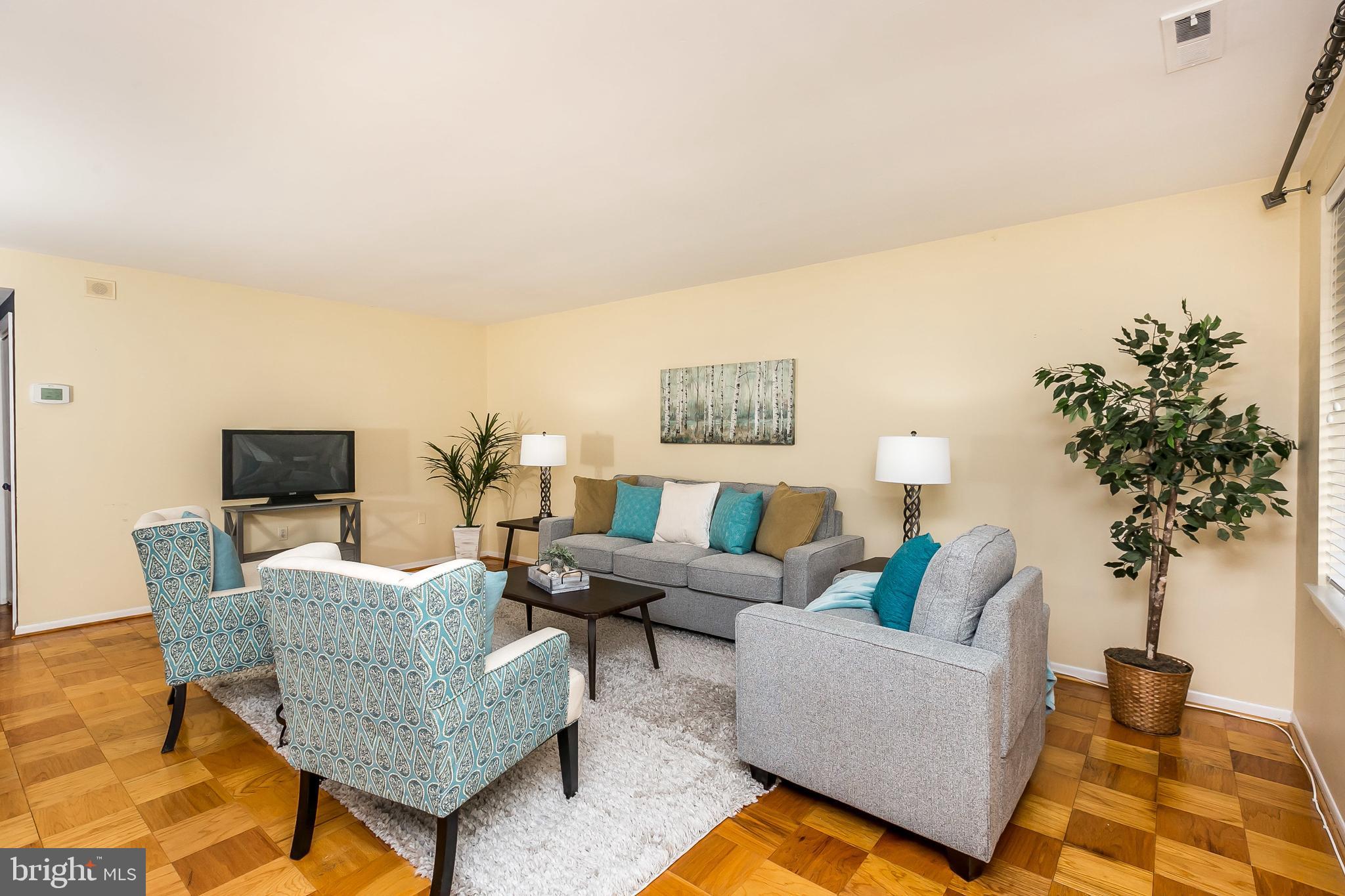 114 Cross Keys Road, Unit R114E Baltimore, MD 21210 - Photo 4 of 33 a living room with furniture and a potted plant