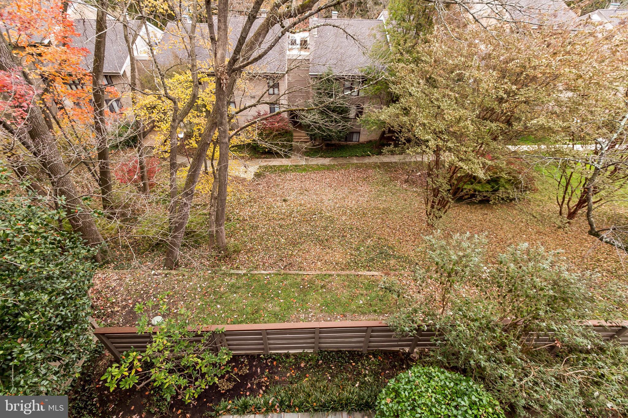 114 Cross Keys Road, Unit R114E Baltimore, MD 21210 - Photo 31 of 33 a view of a yard with wooden fence