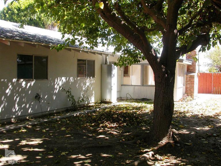 7248 Arthur Rondo Ventura, CA 93003 - Photo 20 of 28 a front view of a house with a yard