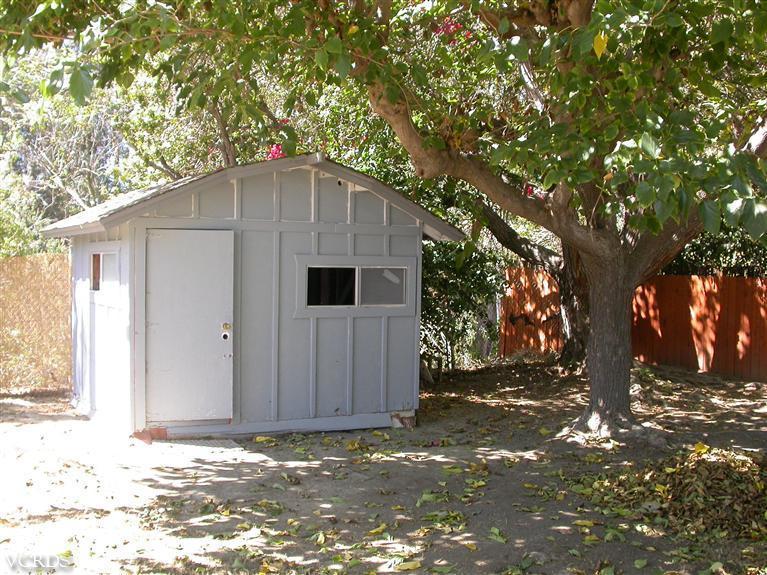 7248 Arthur Rondo Ventura, CA 93003 - Photo 23 of 28 a backyard of a house with lots of green space
