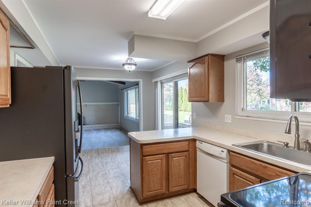 292 Torrent Court Rochester Hills, MI 48307 - Photo 7 of 30