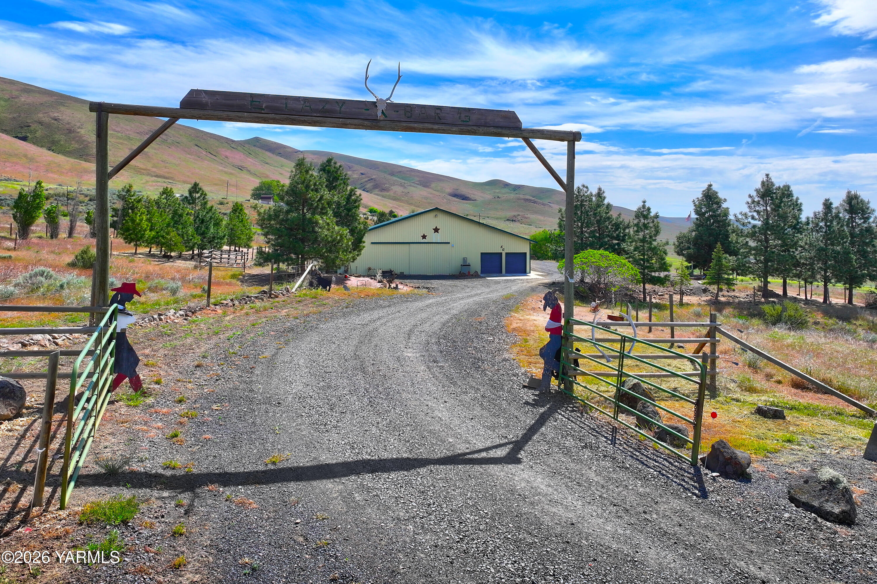 999 Elk Ridge Lane Selah, WA 98942 - Photo 4 of 43 Entrance