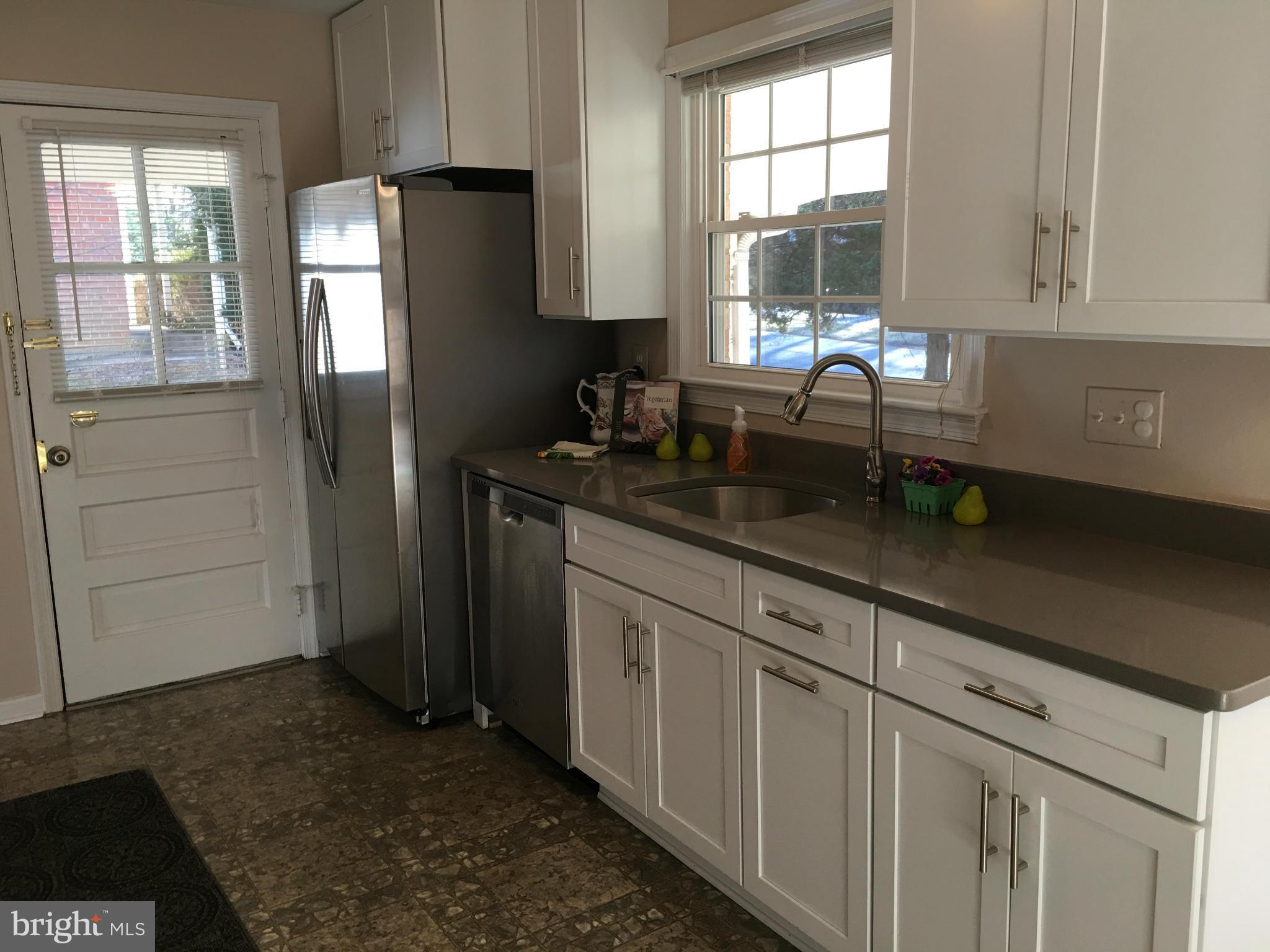 6601 Huntsman Boulevard Springfield, VA 22152 - Photo 12 of 30 Kitchen