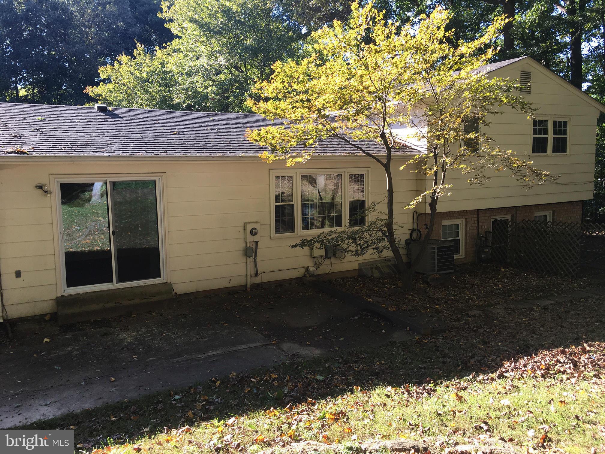 6601 Huntsman Boulevard Springfield, VA 22152 - Photo 25 of 30 Exterior (Rear)