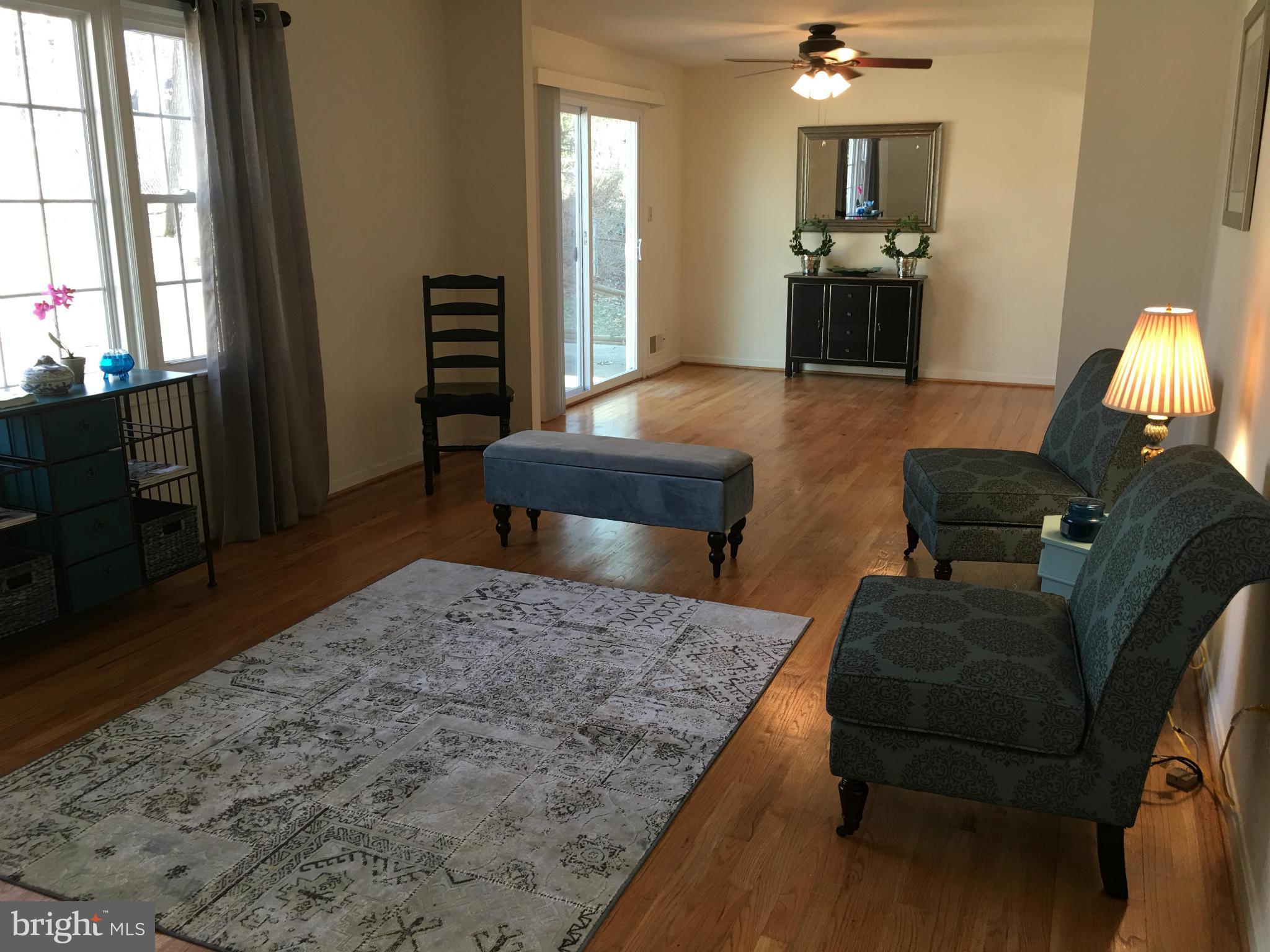 6601 Huntsman Boulevard Springfield, VA 22152 - Photo 4 of 30 Living Room
