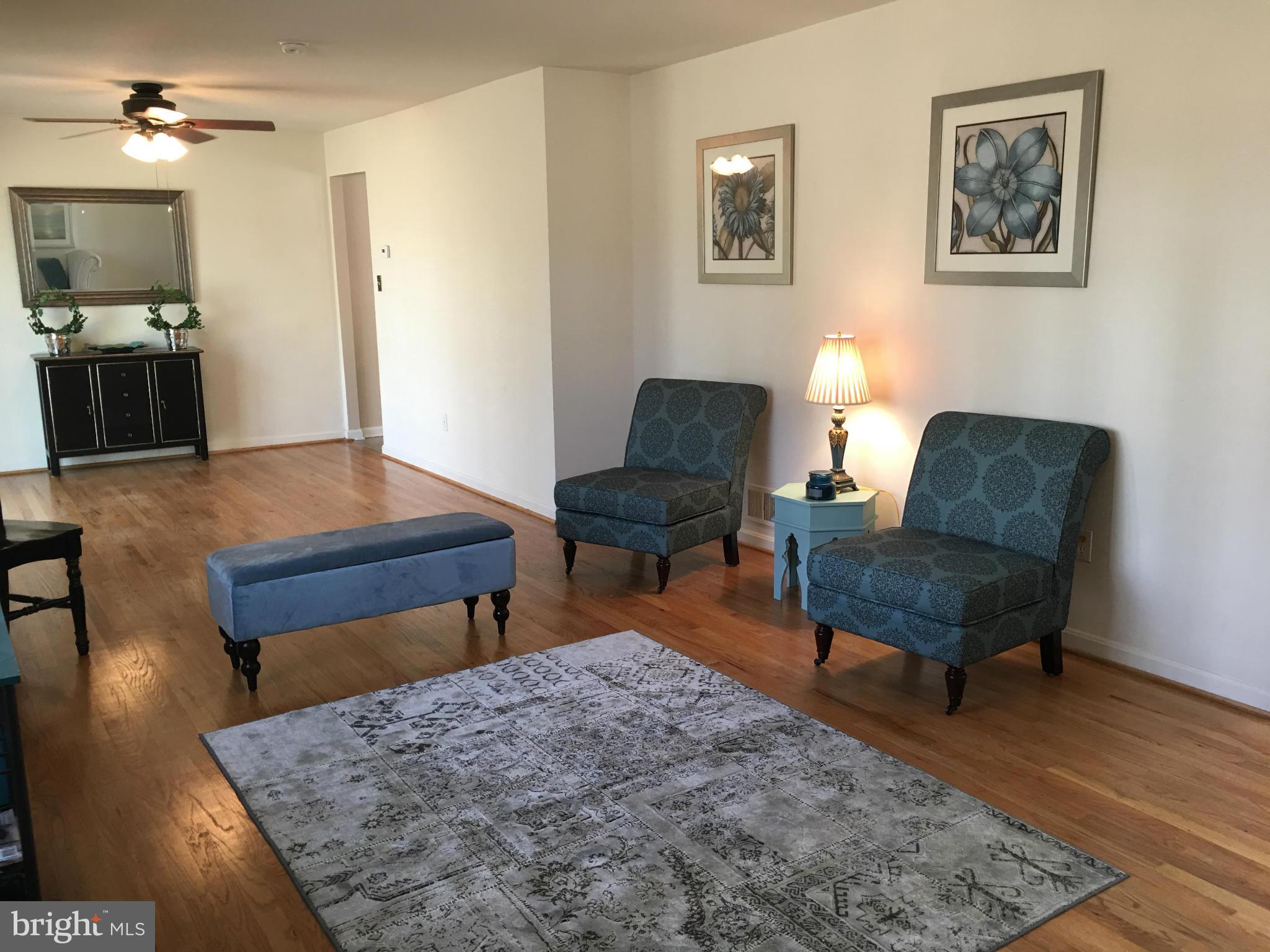 6601 Huntsman Boulevard Springfield, VA 22152 - Photo 6 of 30 Living Room