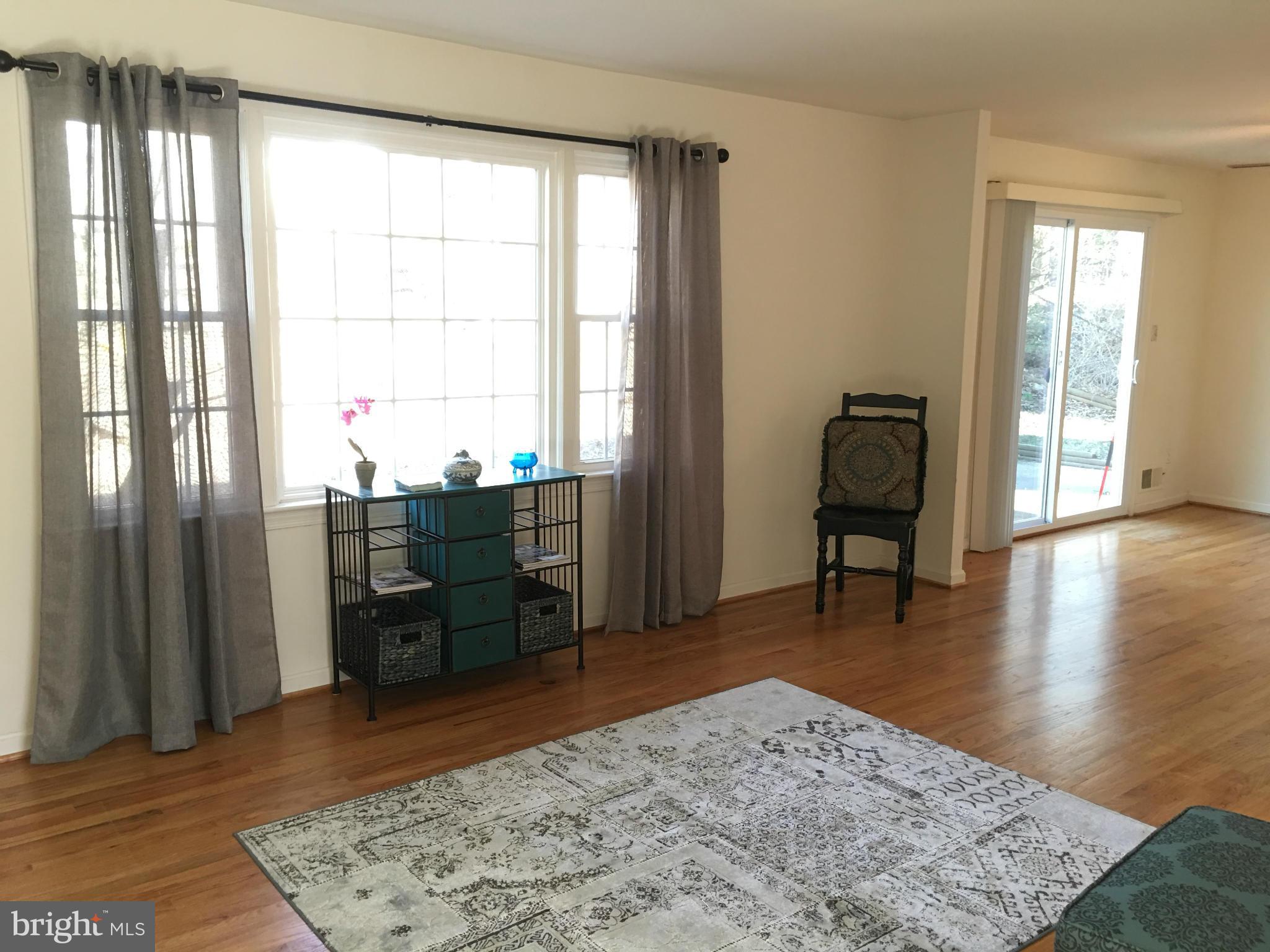 6601 Huntsman Boulevard Springfield, VA 22152 - Photo 7 of 30 Living Room