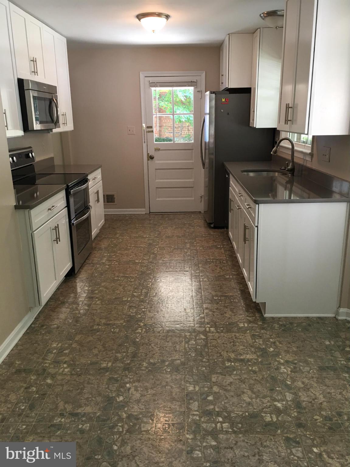6601 Huntsman Boulevard Springfield, VA 22152 - Photo 10 of 30 Kitchen