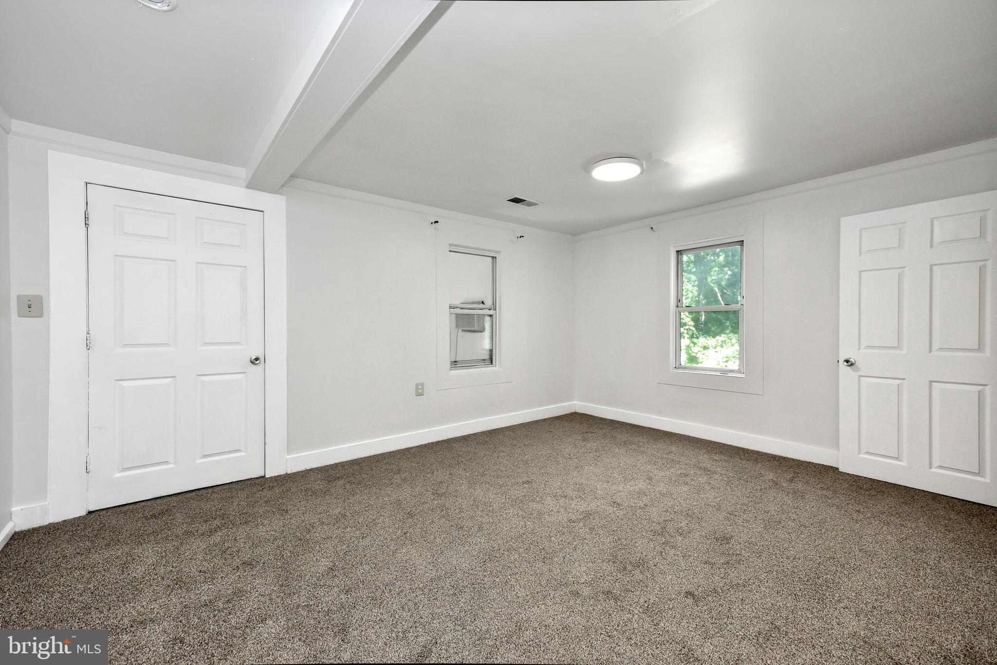 19086 Windsor Road Triangle, VA 22172 - Photo 5 of 9 an empty room with windows