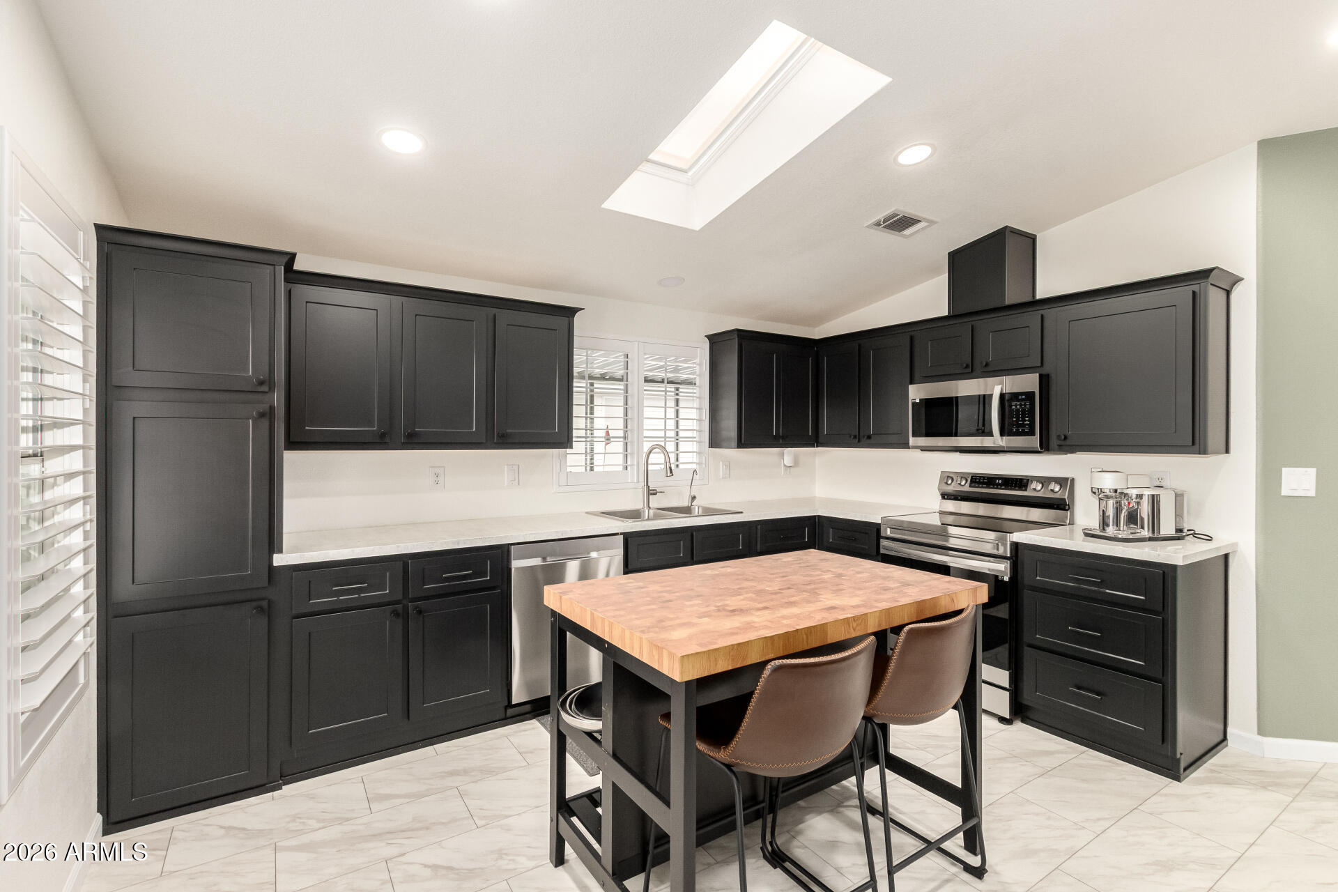 3301 South Goldfield Road, Unit 2004 Apache Junction, AZ 85119 - Photo 5 of 40 a kitchen with a table and chairs in it