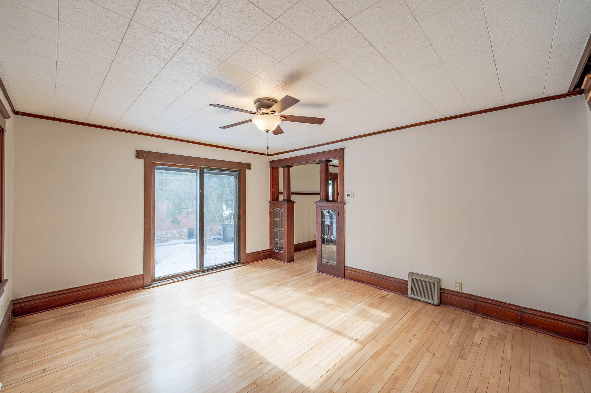 616 Park Street Watertown, WI 53098 - Photo 3 of 14 Park - 041