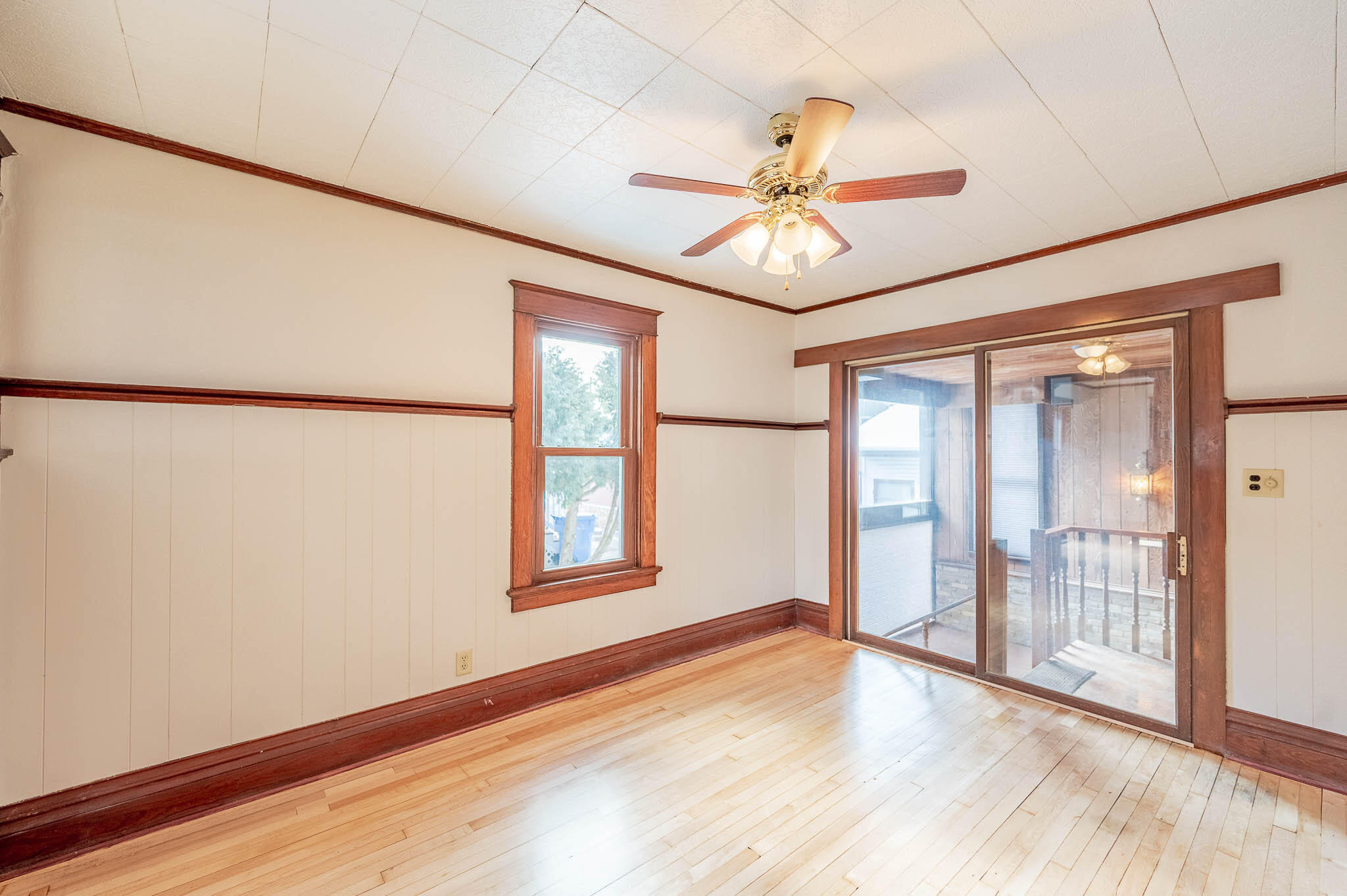 616 Park Street Watertown, WI 53098 - Photo 4 of 14 Park - 043