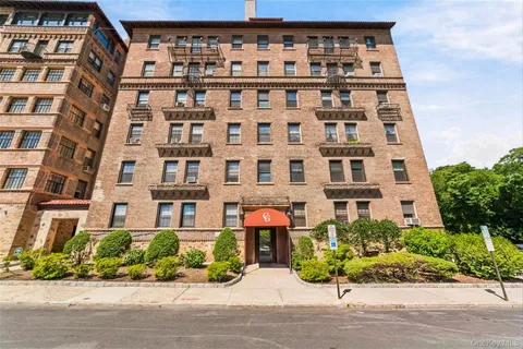 $319,500 | 14 North Chatsworth Avenue, Unit 1K, Larchmont, NY 10538