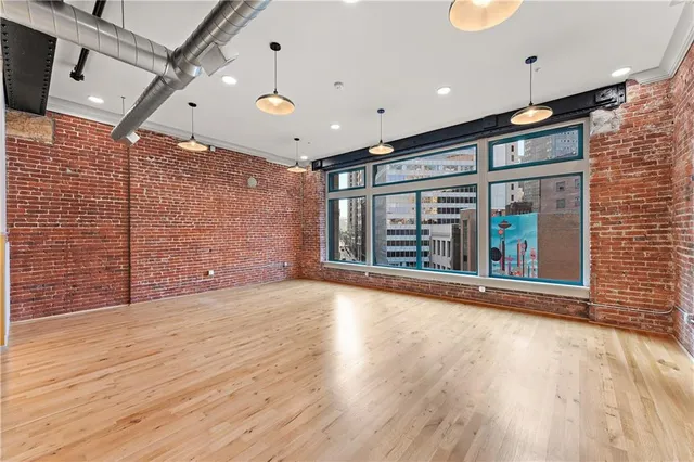 $1,095,000 | 915 Liberty Avenue, Unit 501, Pittsburgh, PA 15222