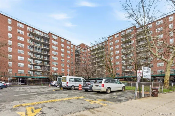 $475,500 | 71-50 Parsons Boulevard, Unit 1M | Kew Gardens Hills