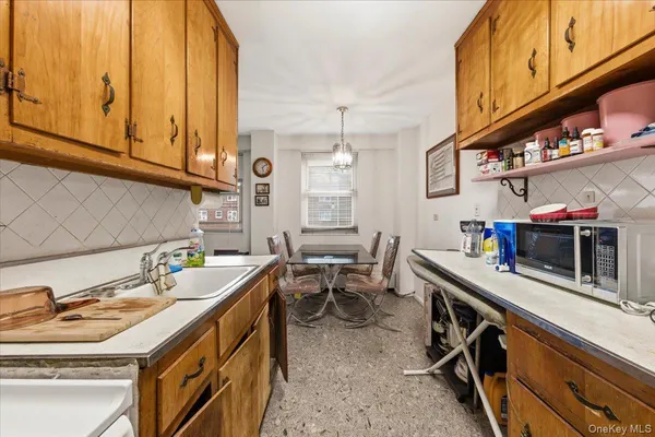 $475,500 | 71-50 Parsons Boulevard, Unit 1M | Kew Gardens Hills