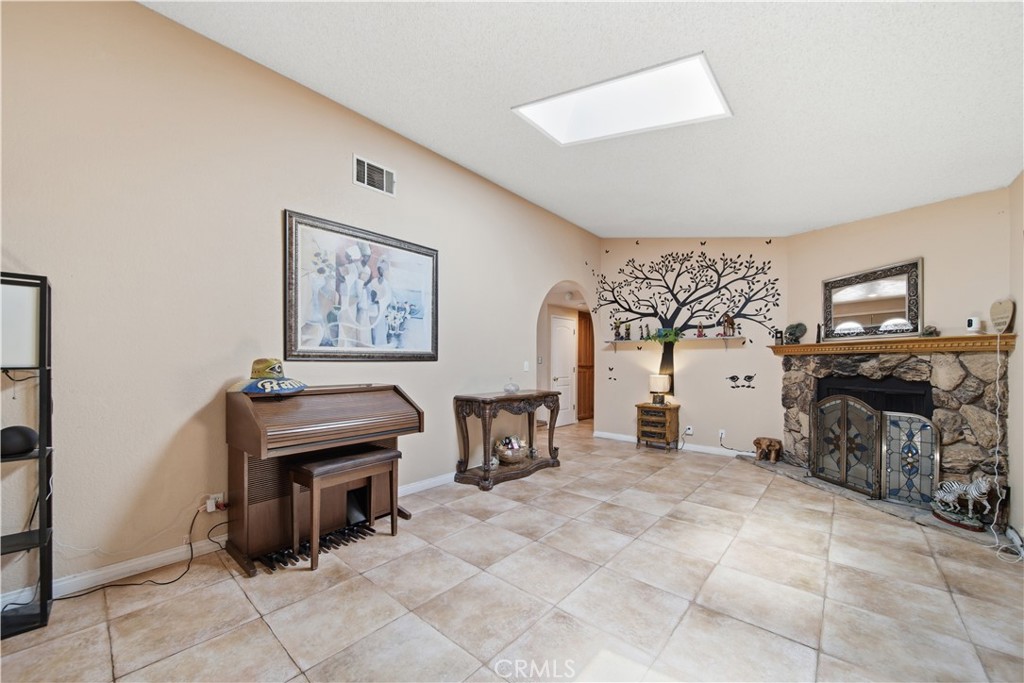 14310 Choco Road Apple Valley, CA 92307 - Photo 3 of 35 Gallery Image 3