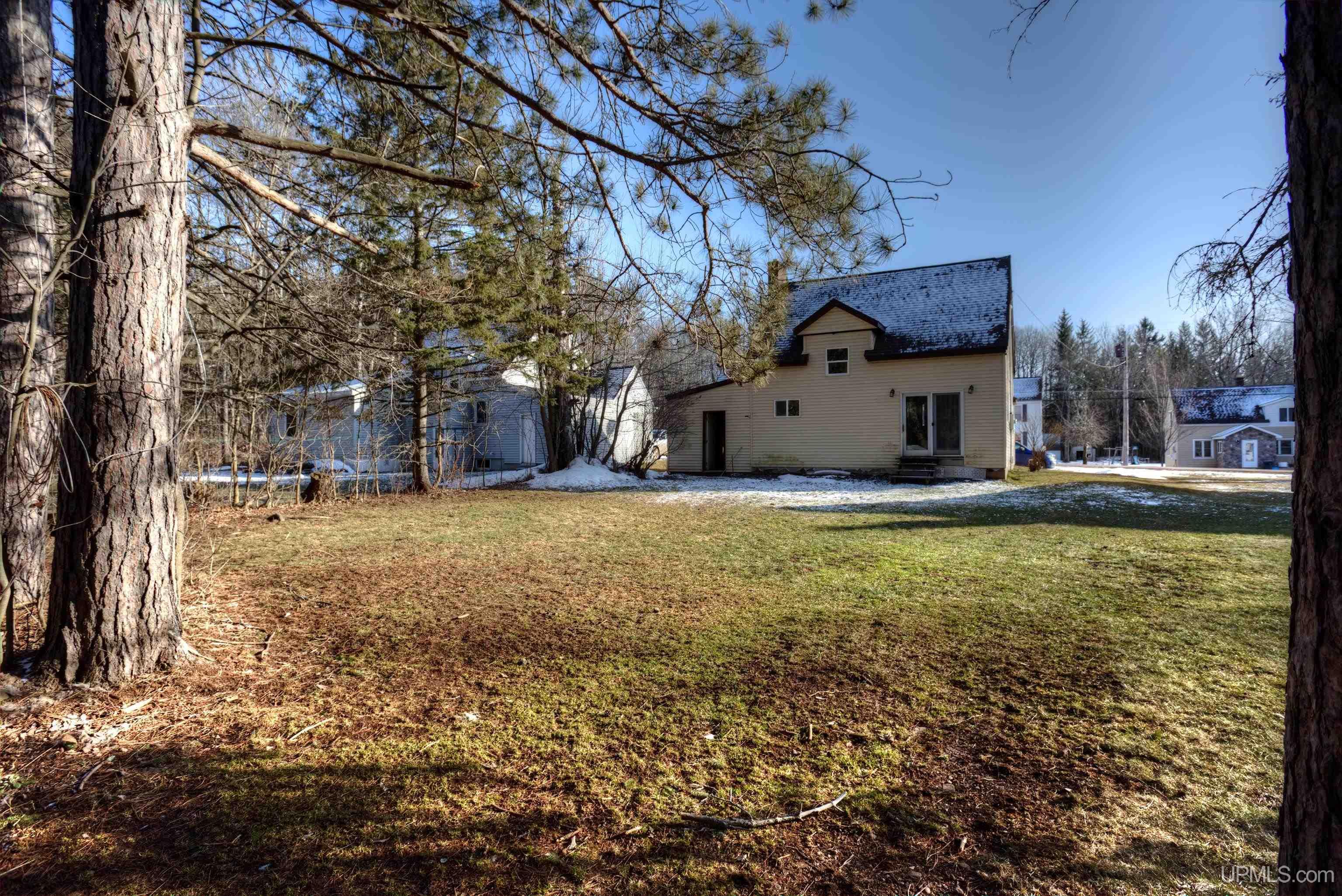 E5332 Sunset Road Ironwood, MI 49938 - Photo 2 of 41