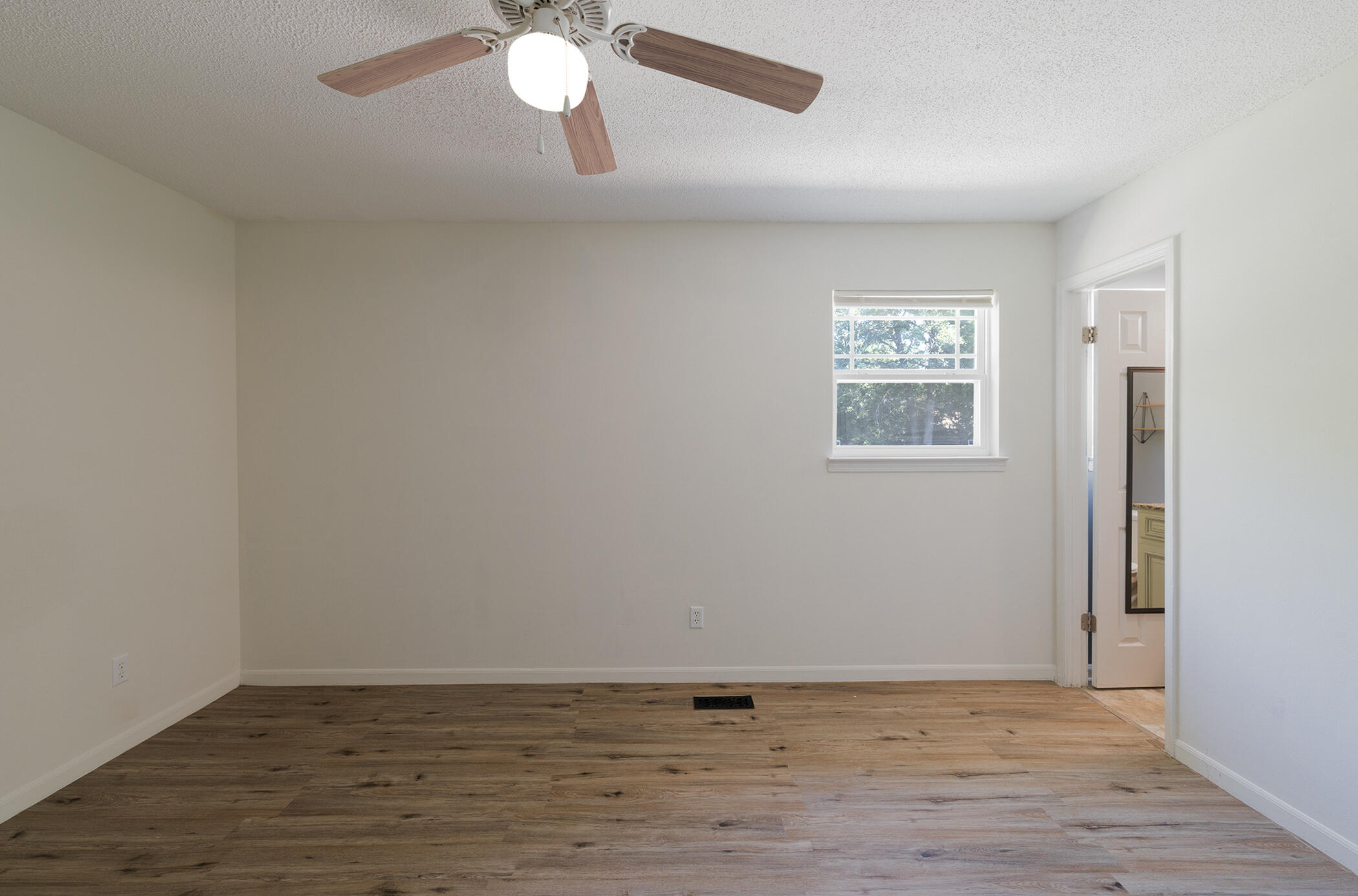 7115 Elmbrook Lane Harrison, TN 37341 - Photo 19 of 31 FULL MASTER'S BEDROOM