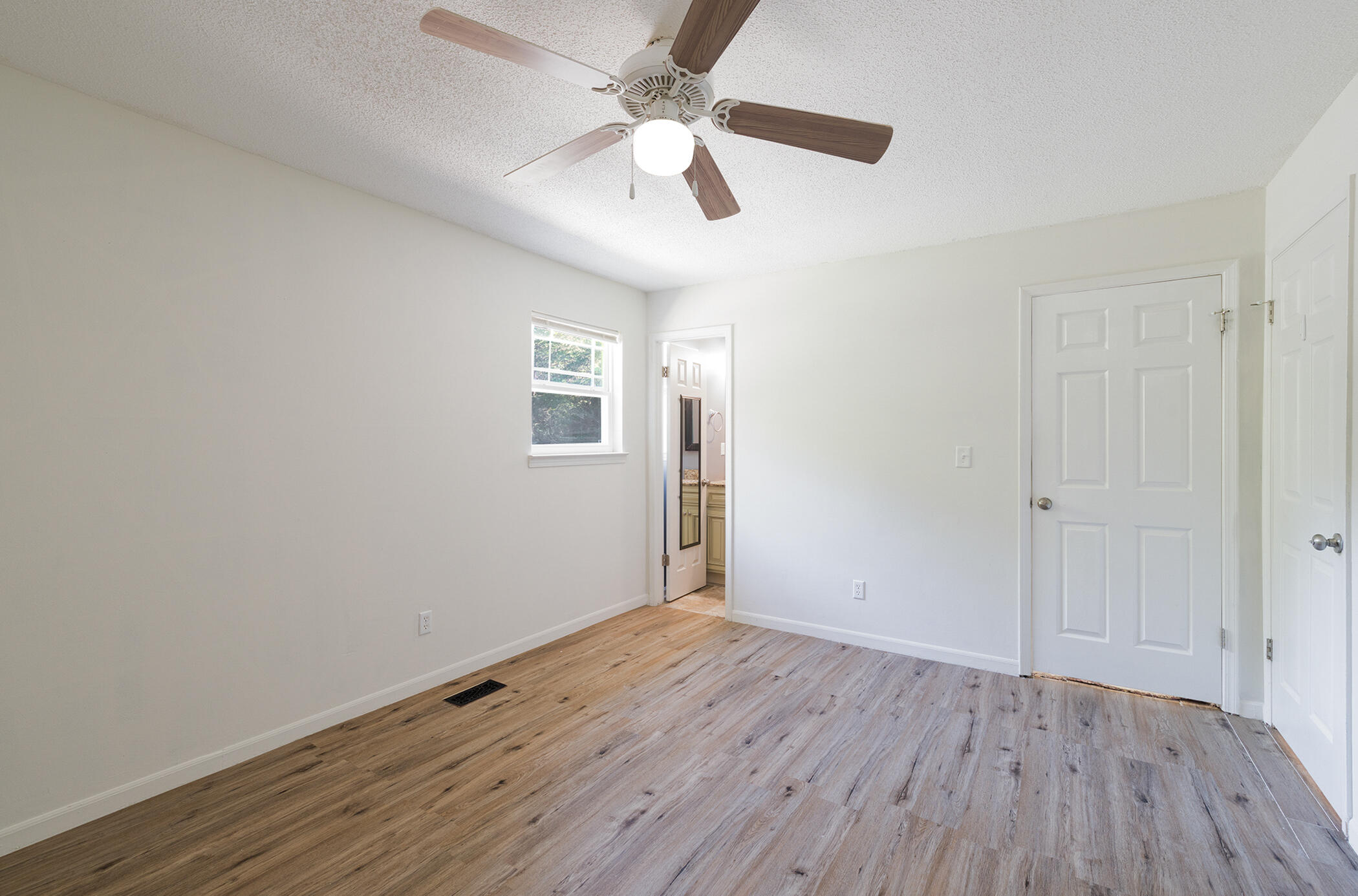 7115 Elmbrook Lane Harrison, TN 37341 - Photo 21 of 31 FULL MASTER SUITE