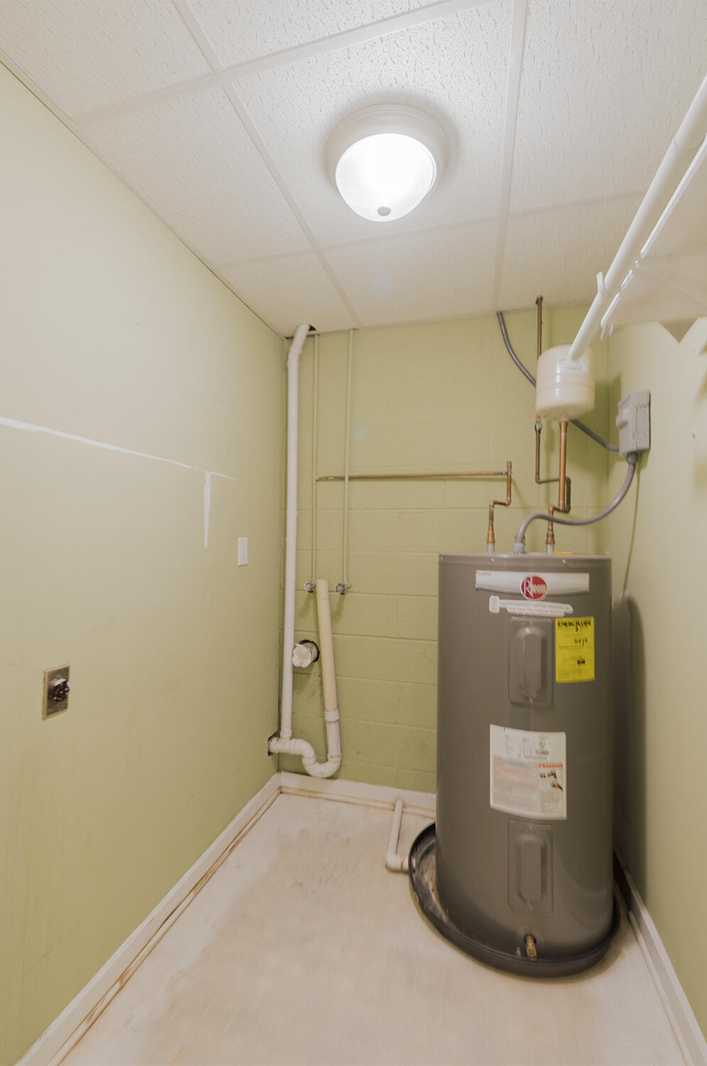 7115 Elmbrook Lane Harrison, TN 37341 - Photo 25 of 31 LAUNDRY ROOM